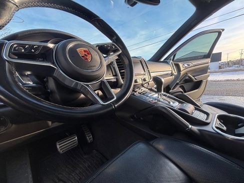 Used 2016 Porsche Cayenne S image 11
