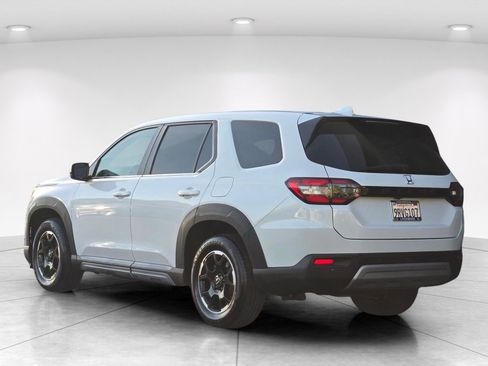 Used 2025 Honda Pilot EX-L image 6
