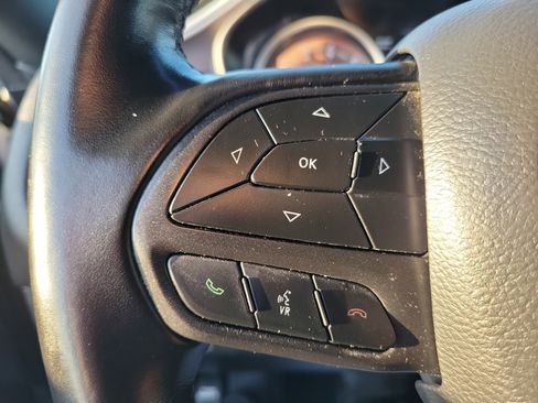 Used 2020 Dodge Challenger SXT image 5