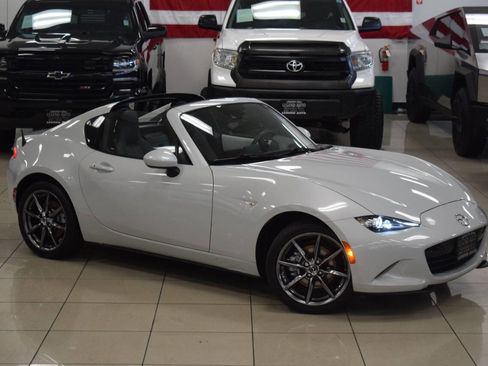 Used 2018 MAZDA MX-5 Miata RF Grand Touring image 3