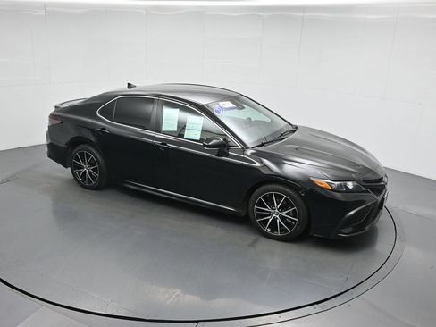 Used 2022 Toyota Camry SE image 38