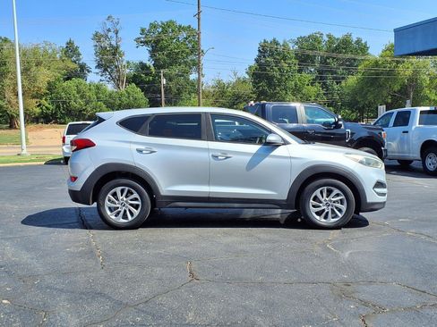 Used 2018 Hyundai Tucson SE FWD image 2