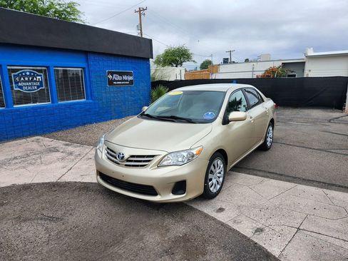 Used 2013 Toyota Corolla LE FWD image 3