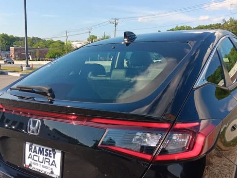 Used 2024 Honda Civic EX-L image 3