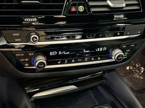 Used 2022 BMW 530i xDrive w/ Convenience Package image 27