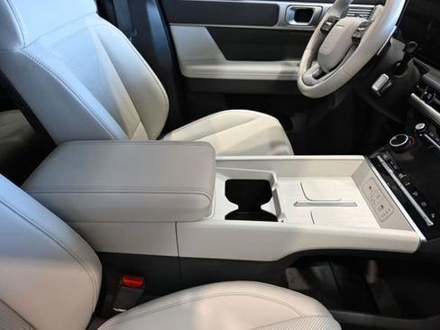 Used 2025 Hyundai Santa Fe SEL image 21