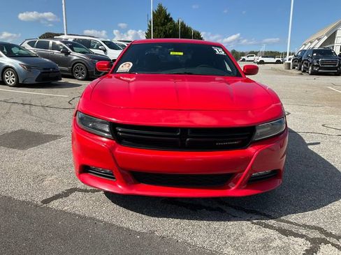 Used 2015 Dodge Charger SXT image 2