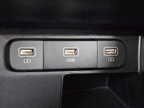 Used 2023 Kia Sorento LX image 30