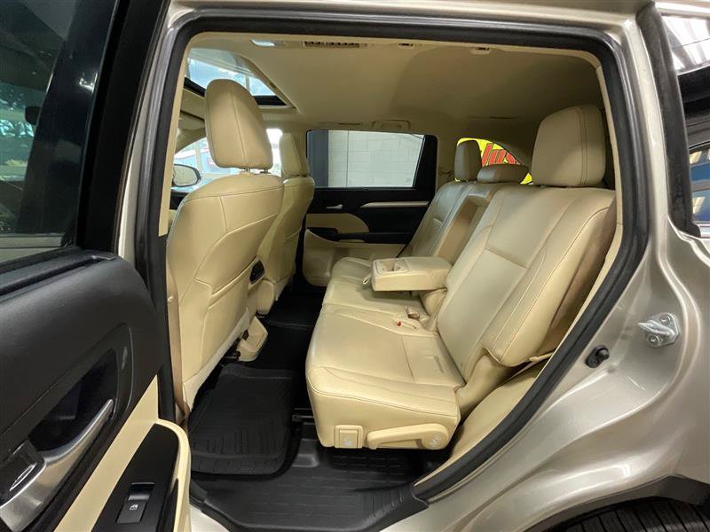 Used 2015 Toyota Highlander XLE FWD image 23