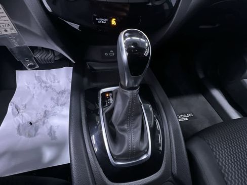 Used 2022 Nissan Rogue Sport S image 29