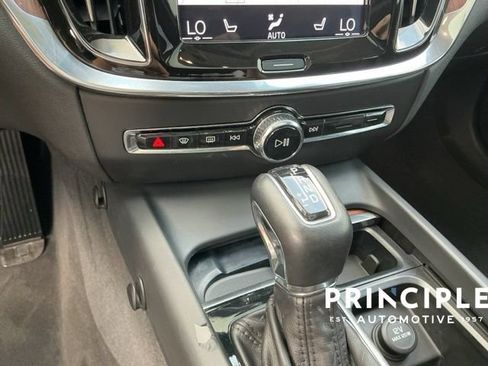Used 2020 Volvo S60 T5 Momentum FWD image 20