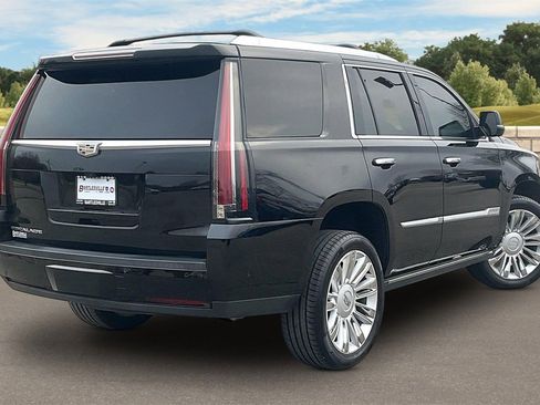 Used 2020 Cadillac Escalade Platinum image 11