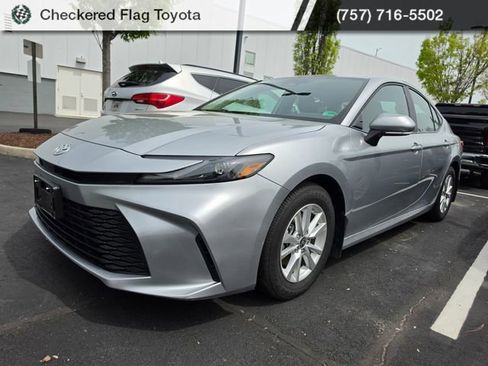 Certified 2025 Toyota Camry LE image 1