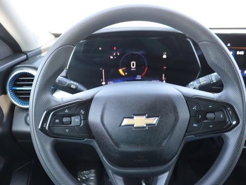 Used 2025 Chevrolet Trax LT image 17
