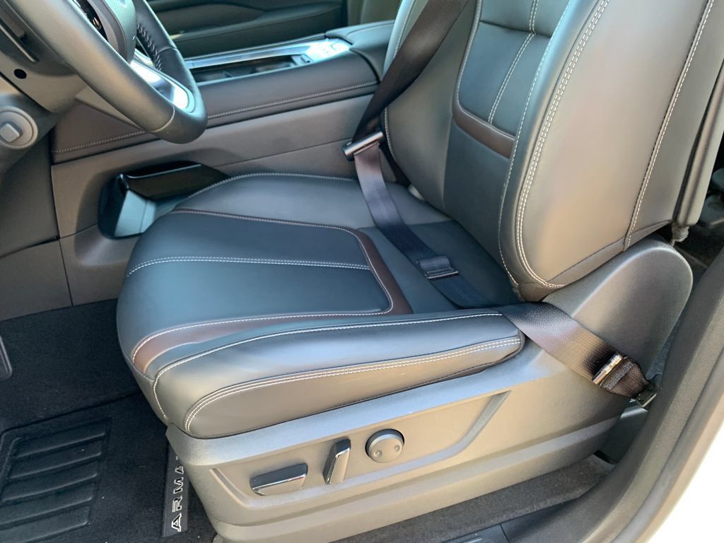 Used 2025 Nissan Armada SL w/ Captain's Chari Seat Package RWD image 26