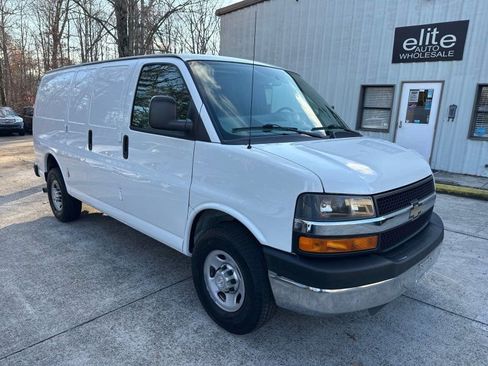 Used 2015 Chevrolet Express 3500 image 7