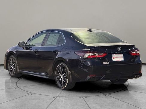 Used 2023 Toyota Camry SE image 4