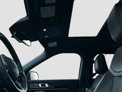 Used 2025 Ford Explorer Platinum image 21