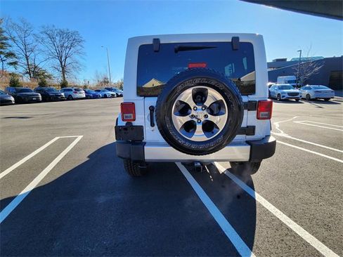 Used 2017 Jeep Wrangler Unlimited Sahara w/ Dual Top Group image 29