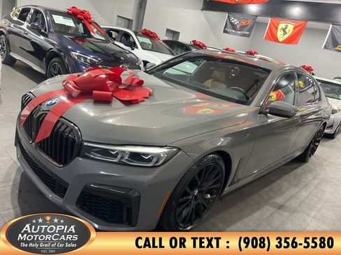 Used 2022 BMW 740i w/ M Sport Package RWD image 2