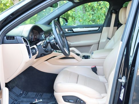 Used 2023 Porsche Cayenne Platinum Edition AWD/4WD image 24