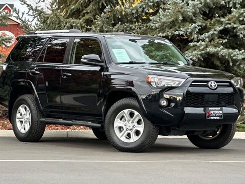 Used 2022 Toyota 4Runner SR5 Premium image 2