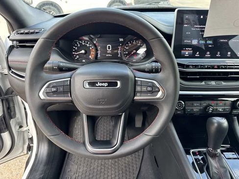 Used 2025 Jeep Compass Trailhawk AWD/4WD image 26