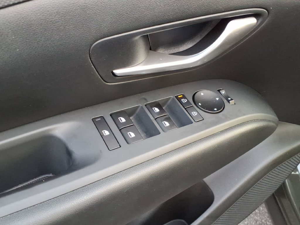 Used 2025 Hyundai Tucson SE AWD/4WD image 11