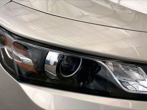 Used 2015 Chevrolet Impala LT image 28