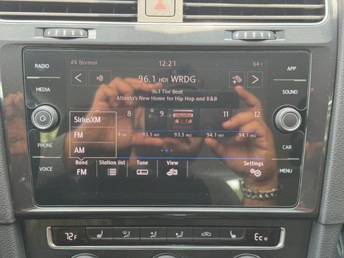 Used 2019 Volkswagen e-Golf SE w/ Driver Assistance Package FWD image 22
