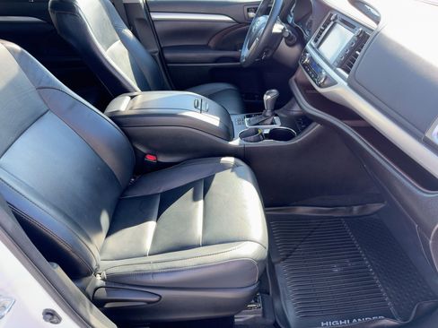 Used 2016 Toyota Highlander XLE image 30