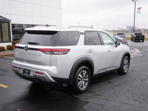 Used 2022 Nissan Pathfinder SL image 7