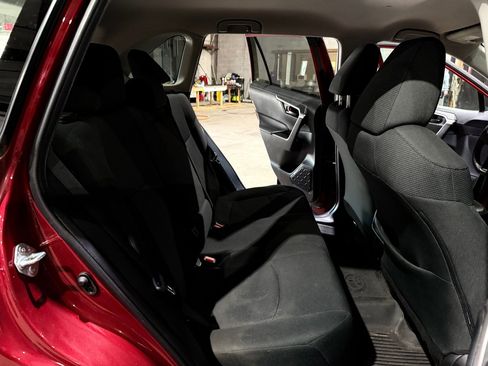 Used 2020 Toyota RAV4 LE FWD image 22