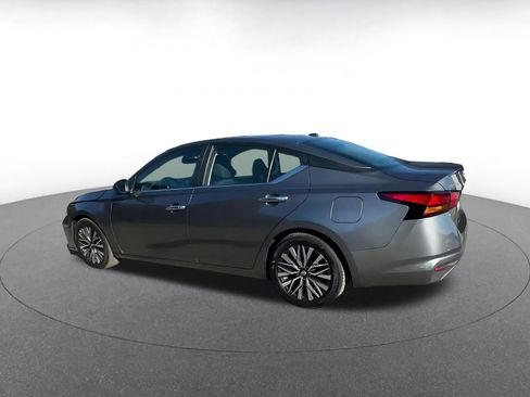 Used 2025 Nissan Altima 2.5 SV image 9