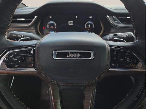 Used 2021 Jeep Grand Cherokee L Summit w/ Luxury Tech Group V image 19