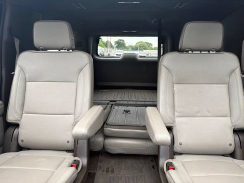 Used 2023 GMC Yukon XL SLT w/ SLT Premium Package AWD/4WD image 33