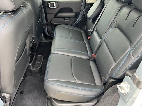 Used 2025 Jeep Wrangler Unlimited Sahara w/ Safety Group AWD/4WD image 23
