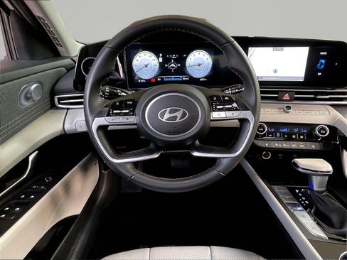 Used 2024 Hyundai Elantra Limited FWD image 8