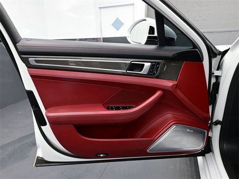 Used 2018 Porsche Panamera 4S image 7