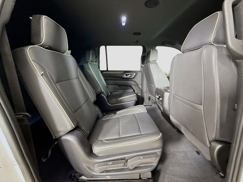 Used 2024 Chevrolet Suburban Premier image 29