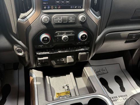Used 2022 Chevrolet Silverado 2500 High Country w/ Technology Package AWD/4WD image 41