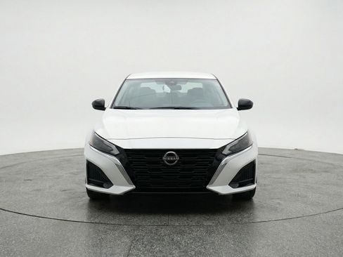 Used 2025 Nissan Altima 2.5 SV image 2