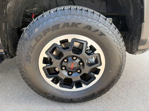 Used 2026 Toyota 4Runner TRD Off-Road Premium AWD/4WD image 32