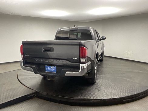 Used 2019 Toyota Tacoma SR5 AWD/4WD image 7
