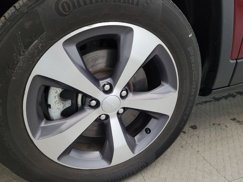 Used 2021 Jeep Cherokee Limited image 31