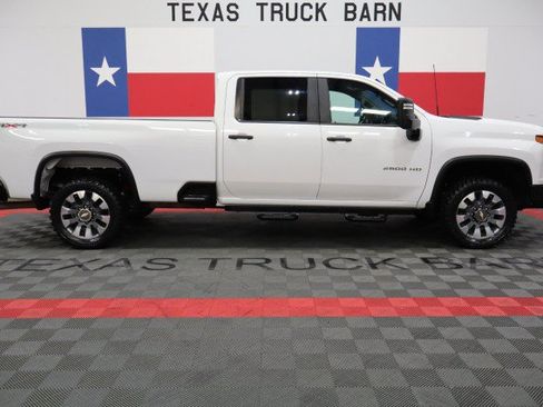 Used 2022 Chevrolet Silverado 2500 Custom w/ Custom Value Package AWD/4WD image 14