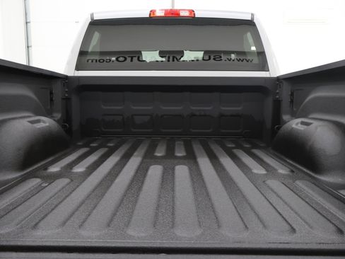 Used 2022 RAM 2500 Big Horn w/ Night Edition AWD/4WD image 29