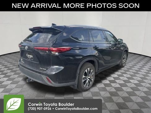 Used 2021 Toyota Highlander XLE AWD/4WD image 8