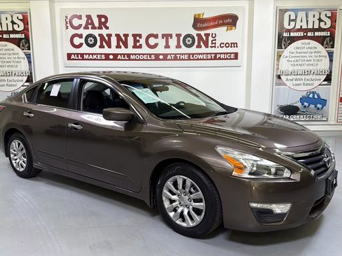 Used 2014 Nissan Altima 2.5 S w/ Display Audio Package image 10