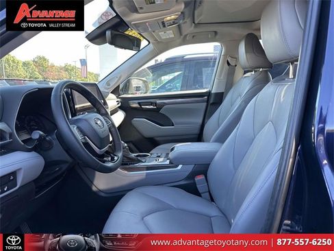 Used 2023 Toyota Highlander Limited image 19